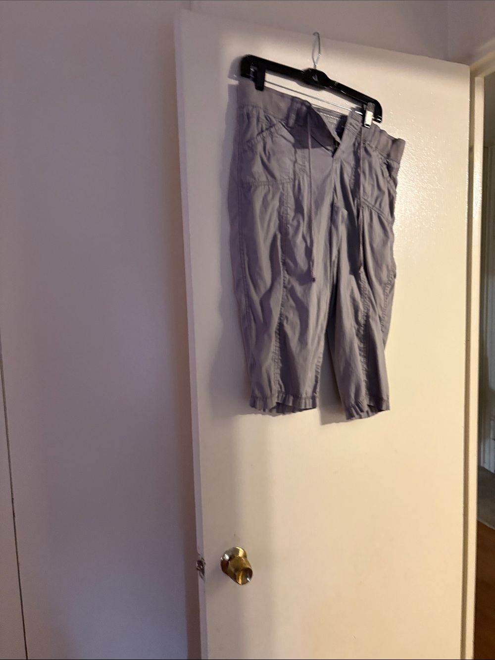 Casual grey capris